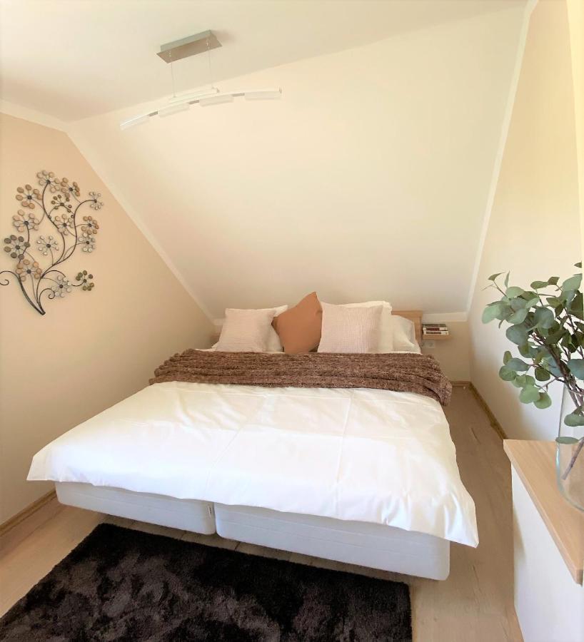 Otium Wellness Apartmanhaz Balatonakarattya Exterior photo